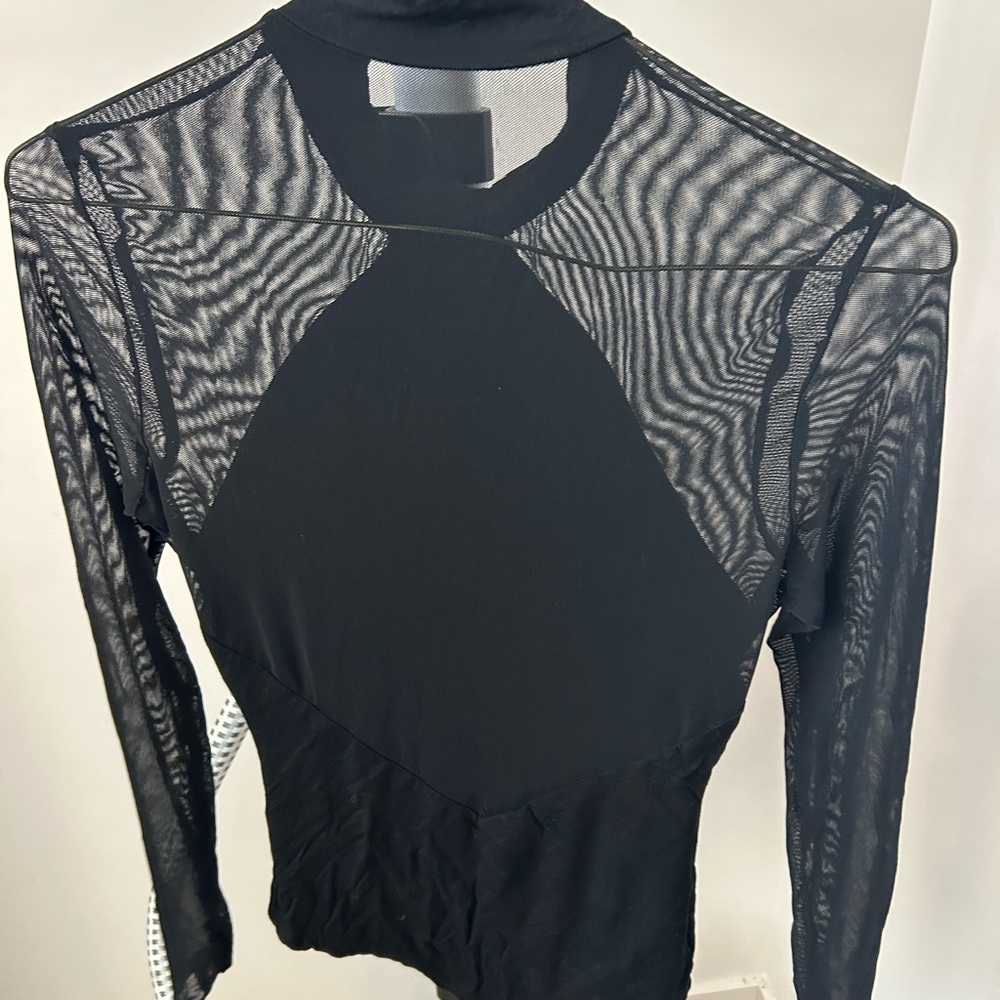 Is a beautiful bodysuit long sleeves